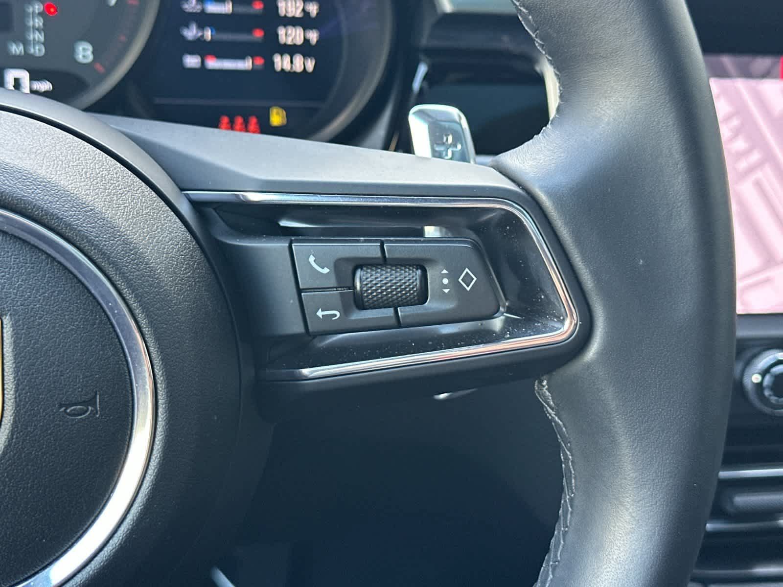 Certified 2025 Porsche Macan AWD/4WD image 27