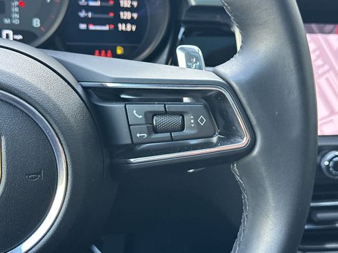 Certified 2025 Porsche Macan AWD/4WD image 27