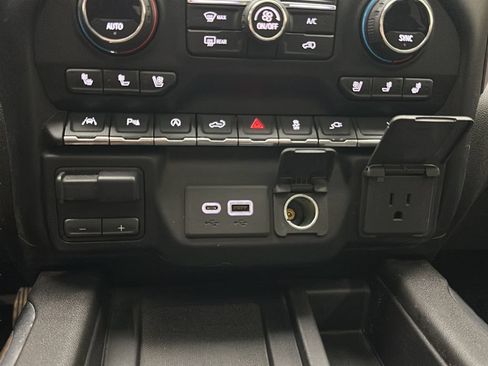 Used 2020 Chevrolet Silverado 1500 High Country w/ Technology Package AWD/4WD image 33