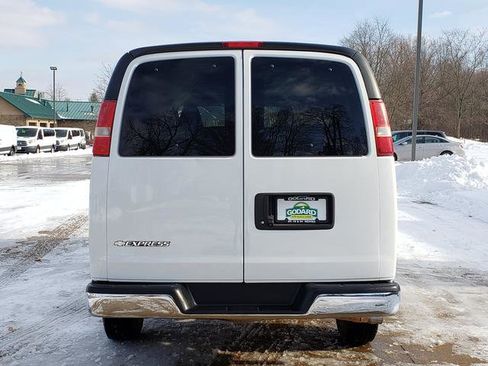 Used 2017 Chevrolet Express 3500 LT w/ LT Preferred Equipment Group image 4