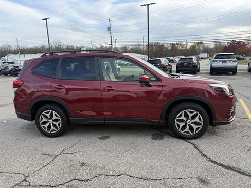 Used 2023 Subaru Forester Premium image 8