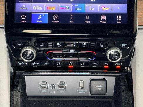 Used 2022 Jeep Grand Cherokee Summit w/ Advanced Protech Group IV AWD/4WD image 14