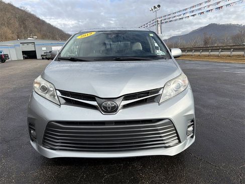 Used 2019 Toyota Sienna XLE image 10