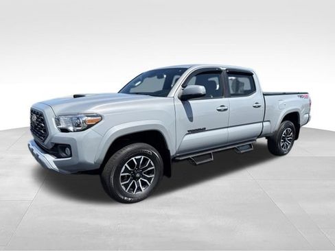 Used 2021 Toyota Tacoma TRD Sport AWD/4WD image 9