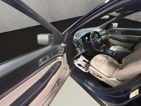 Used 2018 Ford Explorer XLT w/ Equipment Group 202A image 9