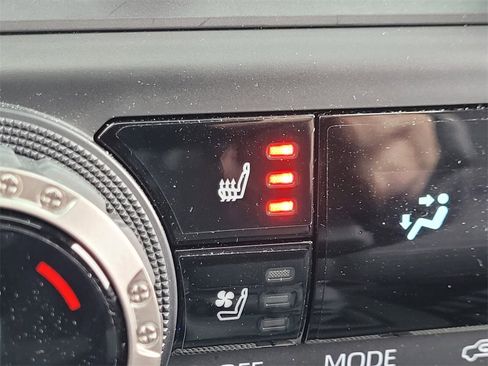 Used 2025 Toyota Tacoma image 19