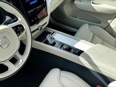 New 2026 Volvo XC60 B5 Ultra w/ Protection Package Premier image 21