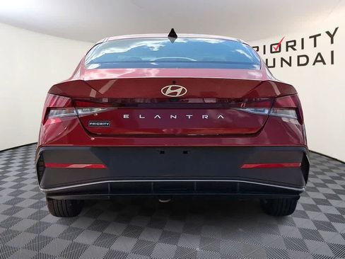 Used 2024 Hyundai Elantra SEL FWD image 5