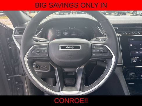 Used 2024 Jeep Grand Cherokee Altitude RWD image 14