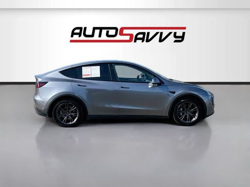 Used 2024 Tesla Model Y Long Range AWD/4WD image 8