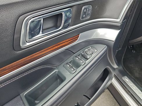 Used 2018 Ford Explorer Limited AWD/4WD image 19