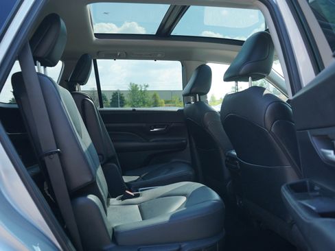 Used 2024 Toyota Grand Highlander AWD image 12
