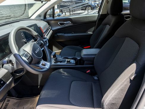 Used 2025 Kia Sportage LX FWD image 16