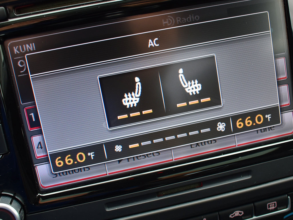 Used 2012 Volkswagen Jetta GLI FWD image 17