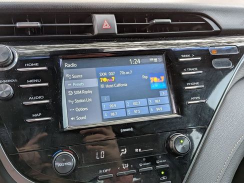 Used 2020 Toyota Camry SE image 24