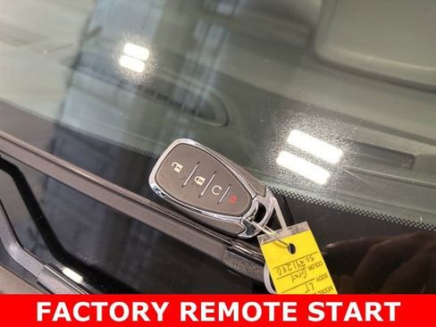 Used 2025 Chevrolet Trax LT w/ LT Convenience Package image 33