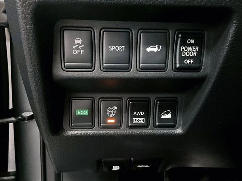 Used 2015 Nissan Rogue SV w/ SV Premium Package image 31