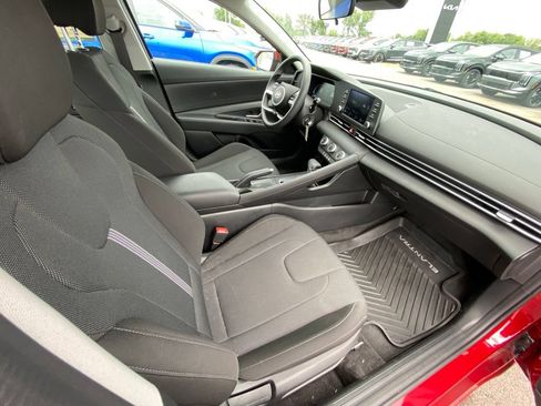 Used 2025 Hyundai Elantra SE FWD image 27