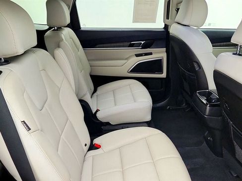 Used 2024 Kia Telluride EX w/ EX Captain's Chair Package FWD image 25