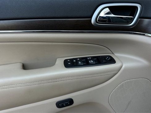 Used 2018 Jeep Grand Cherokee Limited w/ Trailer Tow Group IV image 12