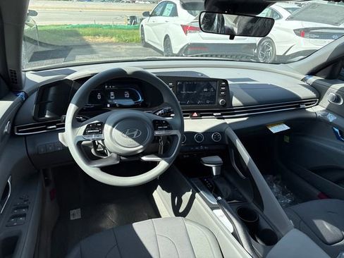 New 2026 Hyundai Elantra SE FWD image 6