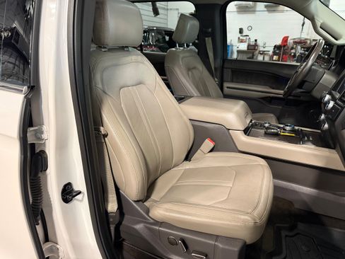 Used 2018 Ford Expedition Max Limited w/ Equipment Group 301A AWD/4WD image 9