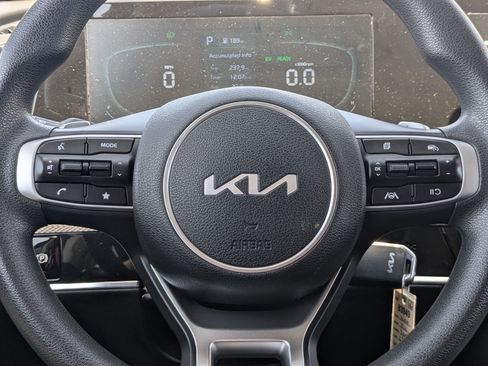 Used 2024 Kia Sportage LX AWD/4WD image 16