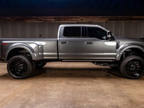 Used 2022 Ford F450 Platinum w/ FX4 Off-Road Package image 9