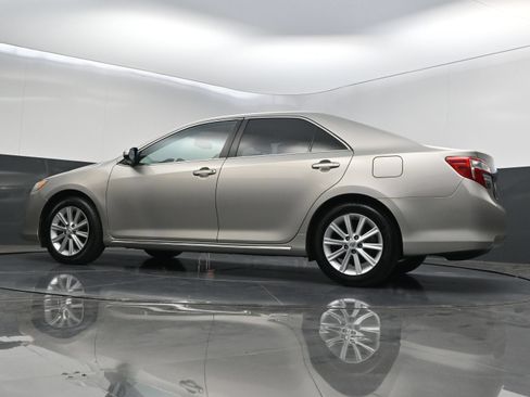 Used 2014 Toyota Camry XLE w/ Leather Package FWD image 38