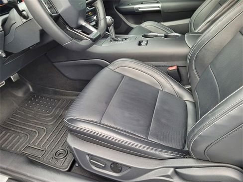 Used 2025 Ford Mustang Premium image 17