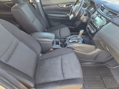 Used 2020 Nissan Rogue SV w/ Sun & Sound Touring Package image 17