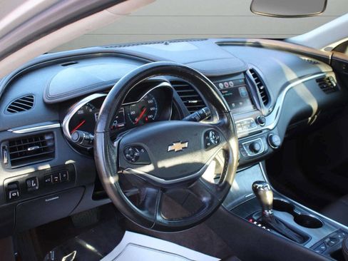 Used 2015 Chevrolet Impala LT w/ Convenience Package image 12