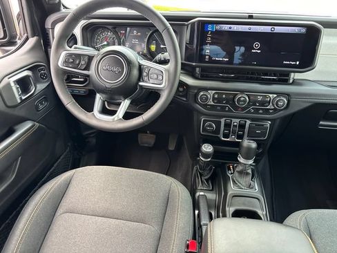 Used 2025 Jeep Wrangler Unlimited Sahara w/ Safety Group AWD/4WD image 12