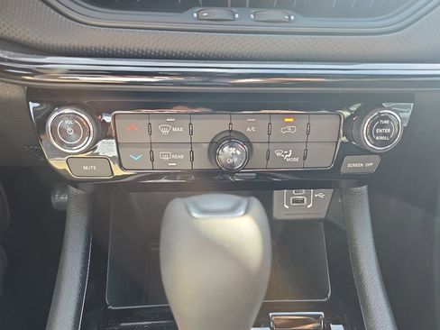 New 2026 Jeep Compass Latitude image 17