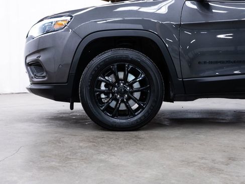 Used 2023 Jeep Cherokee Altitude Lux w/ Mopar Interior Package AWD/4WD image 7