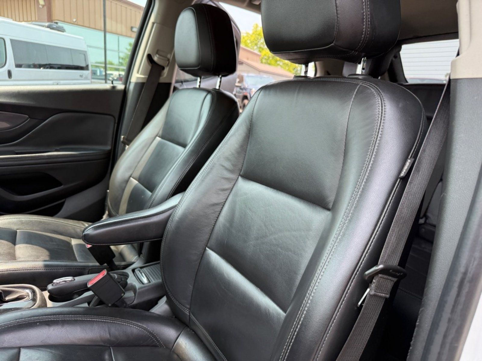 Used 2020 Buick Encore Essence FWD image 27
