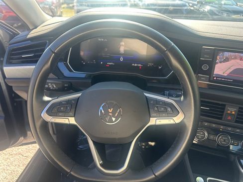 Used 2024 Volkswagen Jetta SE image 17