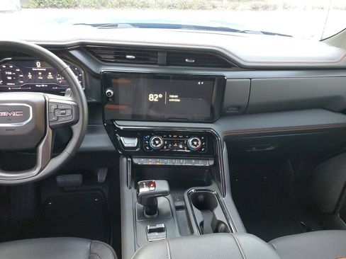 Used 2024 GMC Sierra 1500 AT4 w/ Technology Package AWD/4WD image 14