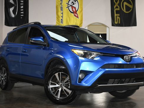 Used 2018 Toyota RAV4 XLE image 3