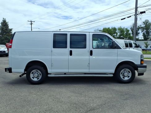 Used 2024 Chevrolet Express 2500 w/ Driver Convenience Package RWD image 2