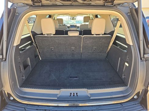 Used 2024 Ford Expedition Max XLT image 11