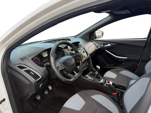 Used 2016 Ford Focus ST image 9