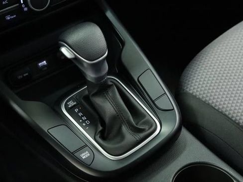 Used 2025 Kia Soul LX w/ LX Technology Package FWD image 19
