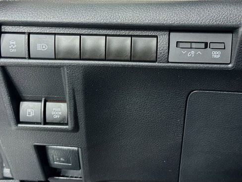 Used 2024 Toyota Sienna XLE image 14