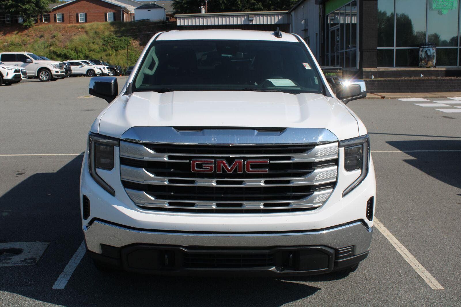 Used 2024 GMC Sierra 1500 SLE AWD/4WD image 2