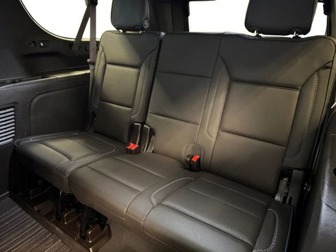 Used 2024 GMC Yukon XL Denali w/ Advanced Technology Package image 16