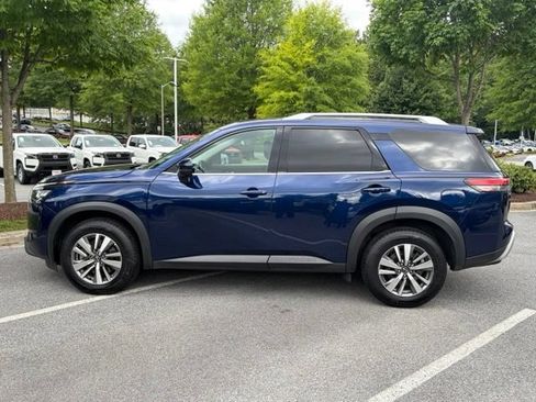 Certified 2025 Nissan Pathfinder SL AWD/4WD image 4