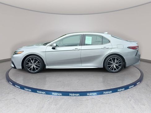 Used 2024 Toyota Camry SE w/ Cold Weather Package AWD/4WD image 9