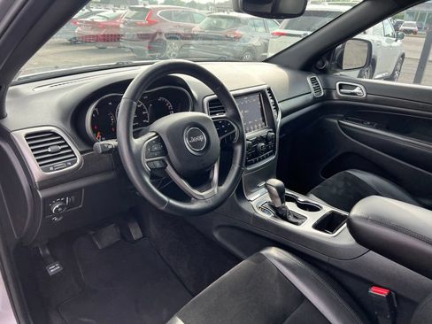 Used 2018 Jeep Grand Cherokee Altitude AWD/4WD image 9