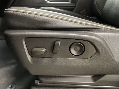 Used 2023 GMC Yukon SLT image 16